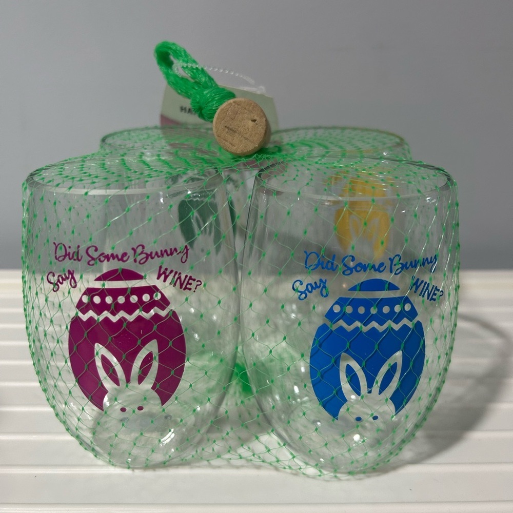 NWT Easter Bunny Shatterproof Plastic Stemless Wine Glasses (set of 4)